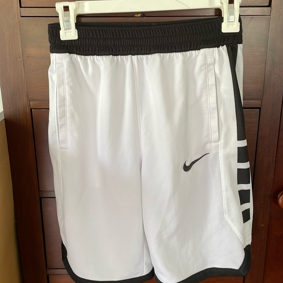Nike boys shorts, Size L - Picture 1 of 3